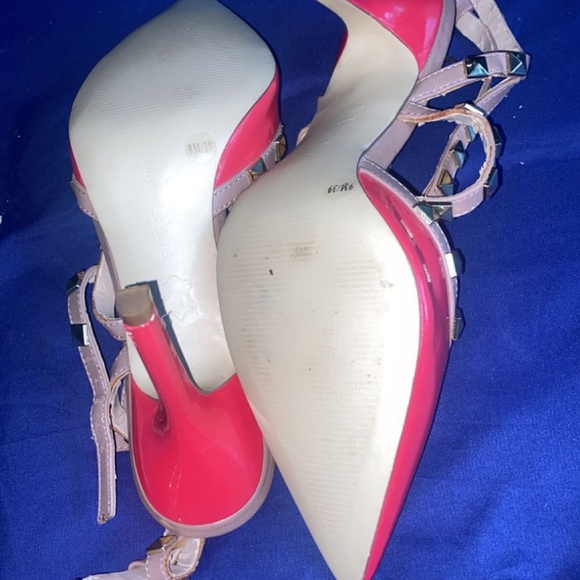 Shoes - Picture 3 of 4